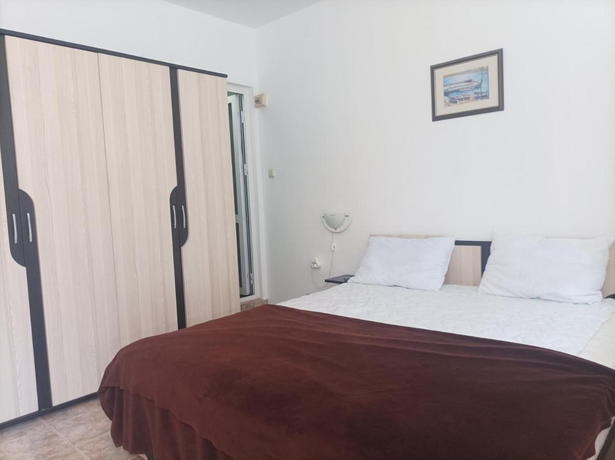 Family Hotel Bohemi II Приморско Экстерьер фото